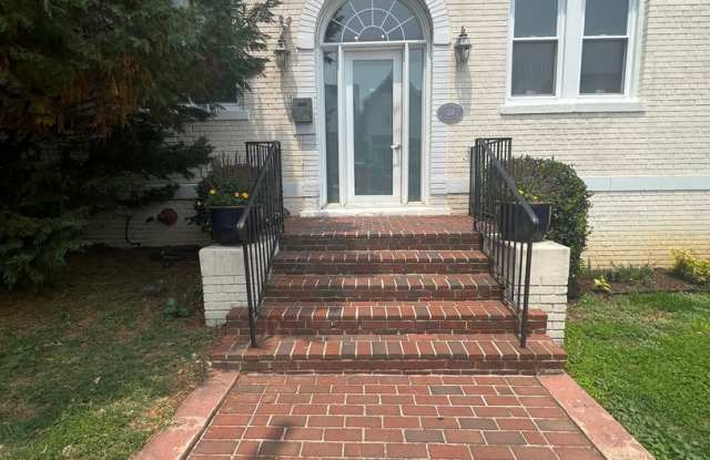 Charming 1-Bedroom in Eckington, DC – Prime Location at North Capitol  Rhode Island Corridor! photos photos