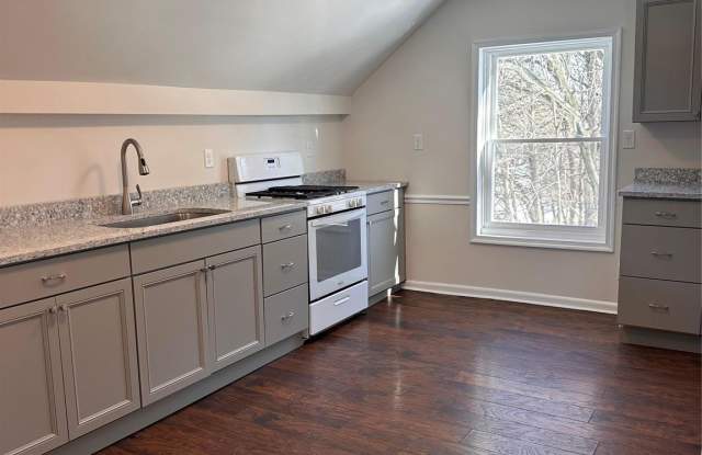 50 South Street unit: 50 photos photos