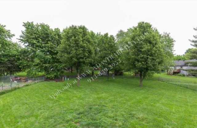 Updated 3 Bed 2 Bath Home in Gardner-Available NOW!! Gallery 3