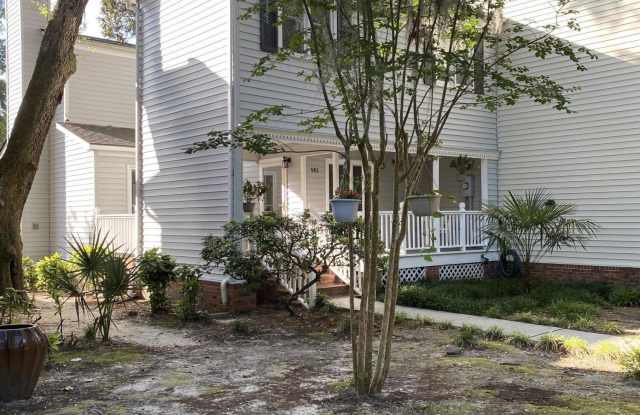 981 Harbor Oaks Drive Gallery 2