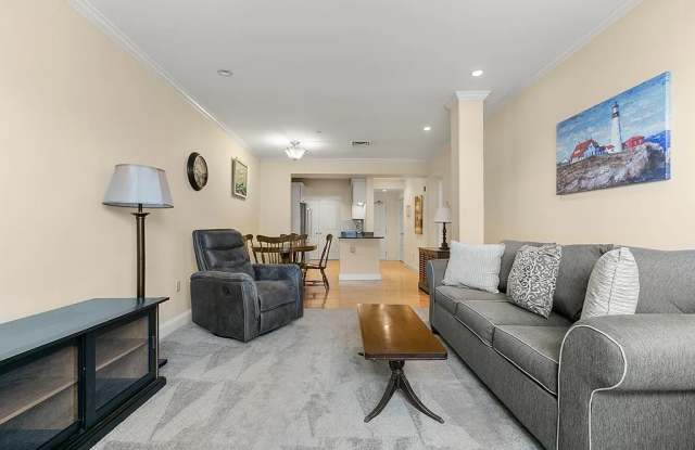 426 Main St - 426 Main Street, Stoneham, MA 02180