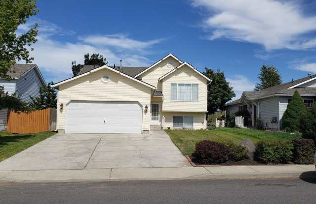 Charming Split-Level 3bed 2 bath Home in Medical Lake with Spacious Layout  Natural Light - Coming soon! photos photos