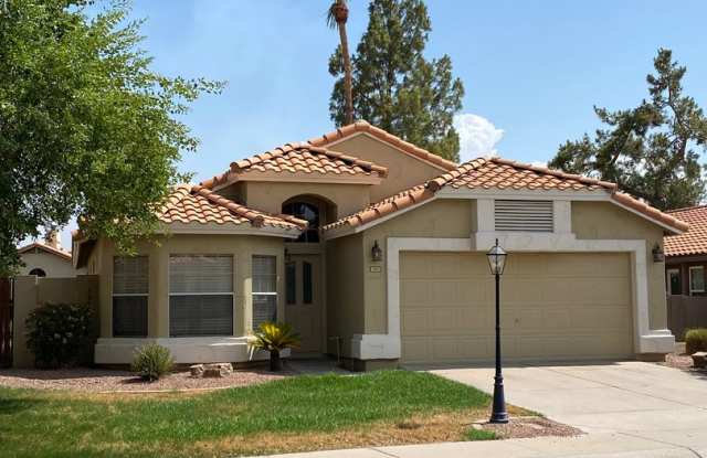 Chandler- 3 bedroom + office, Backs to lake, 1 story, cul de sac - 1661 South Ash Drive, Chandler, AZ 85286