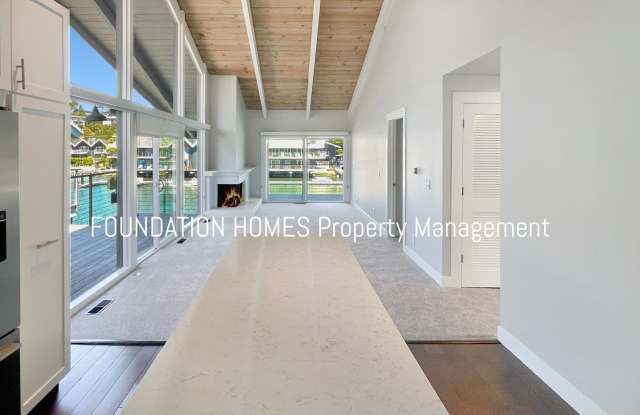 VIDEO - Live off a Marina - High-End Finishes - Balcony - FOUNDATION photos photos