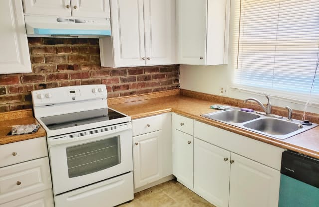 1425 E. Sixth St. - 1425 E 6th St, Pratt, KS 67124