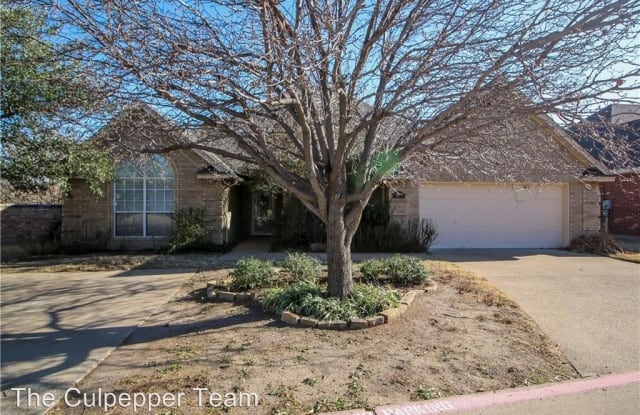 5901 Riverbend Dr. - 5901 River Bend Dr, Benbrook, TX 76132