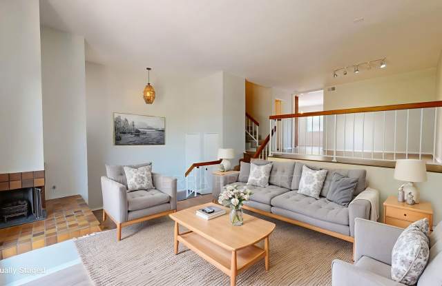 Beautiful 2 Primary Bedroom in Turtle Rock Meadows photos photos