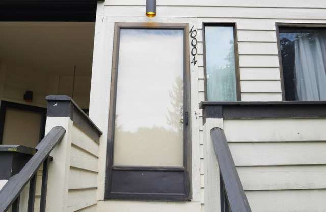 Beautiful 2 Bedroom Condo with a Loft- PRIME LOCATION!! photos photos