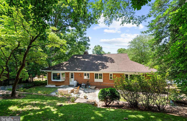 5201 BROOKEWAY Drive Gallery 3