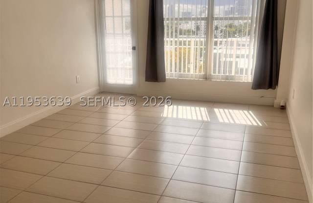 1300 Lincoln Rd photos photos