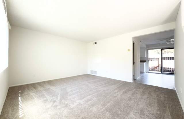 Two Story Townhome w/ Garage! Gallery 3
