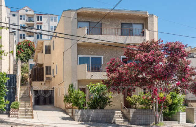 911 W College St Apt 5 photos photos