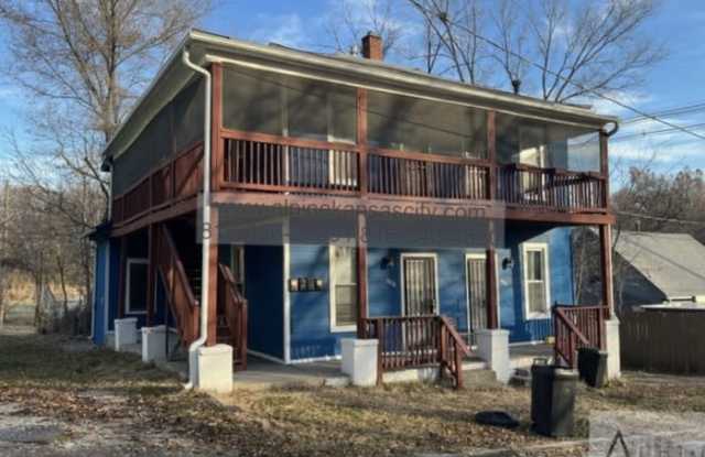 1006 Ford Avenue - 1006 Ford Avenue, Kansas City, KS 66102