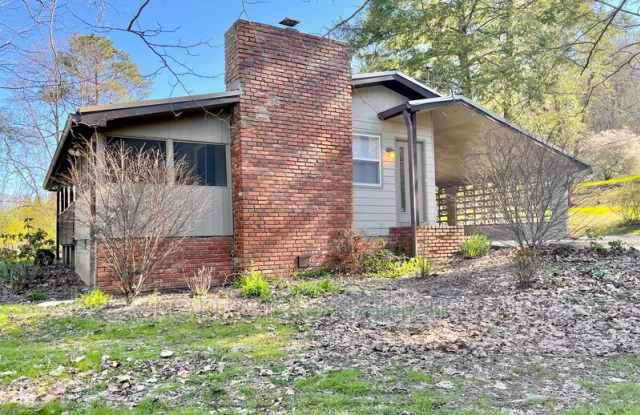 1023 N Runyan Dr. photos photos