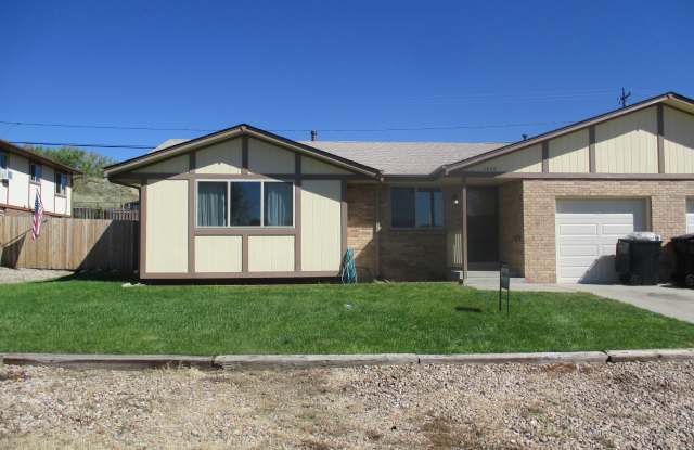 1452 Youngfield St - 1452 Youngfield Street, Applewood, CO 80401