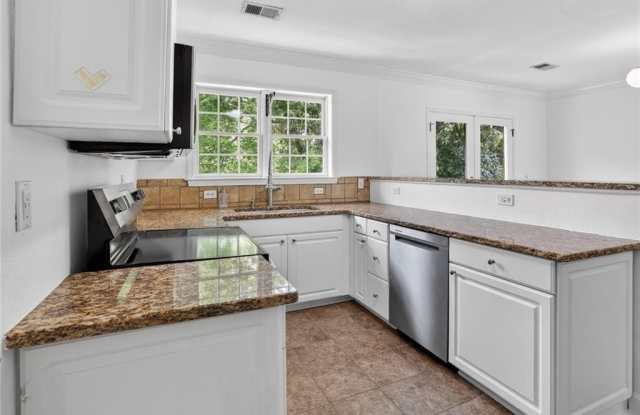 115 Peachtree Memorial Drive NW Gallery 2