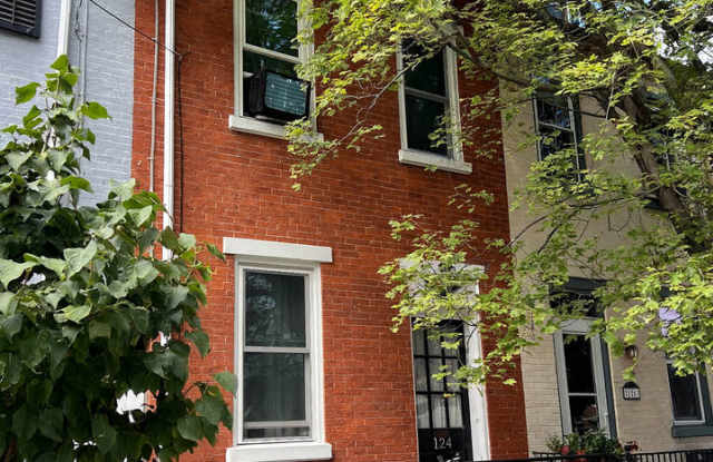 Charming 2 Bedroom Townhome in Prime Lancaster City Location - with Bonus Room! photos photos
