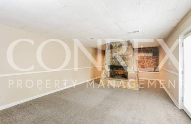 4728 North Kitley Avenue Gallery 2