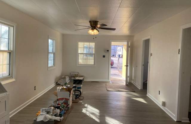 1806 H Street Gallery 4