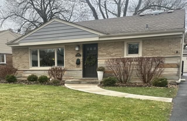 814 S Hawthorne Avenue - 814 South Hawthorne Avenue, Elmhurst, IL 60126