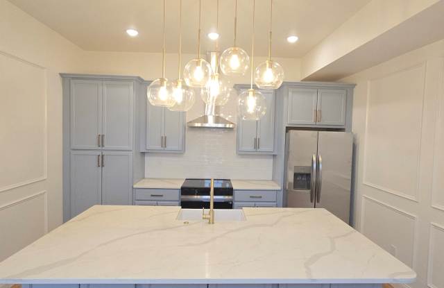 1205 Lee Street - 3 photos photos