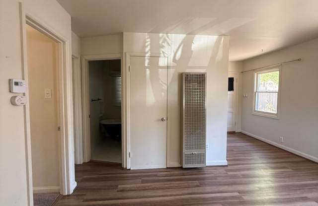!!! MOVE IN SPECIAL!!!! $500 OFF THE FIRST FULL MONTH'S RENT"!!!!!! 2 Bedroom 1 Bathroom Single Family Home just minutes to the historic Sonoma Plaza Gallery 4