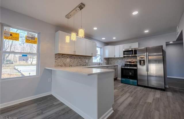 34469 Roberts Road Gallery 3