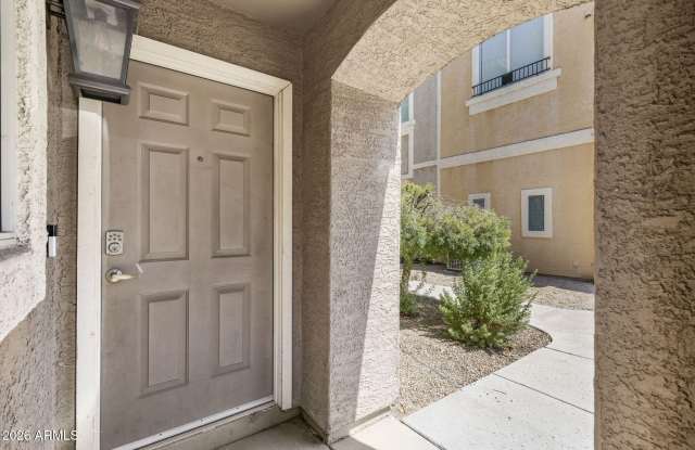 2450 W GLENROSA Avenue Gallery 2