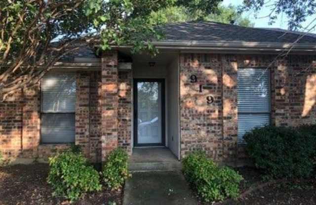 919 Edgefield Trail - 919 Edgefield Trail, Flower Mound, TX 75028