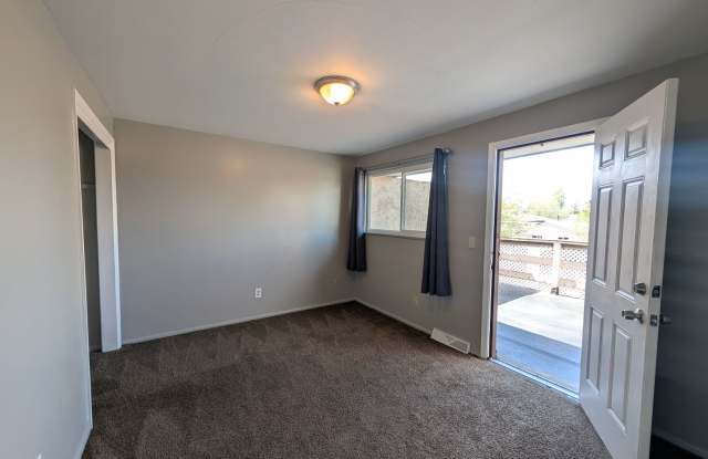 COMFORTABLE 4 BEDROOM TOWNHOME IN AURORA Gallery 3