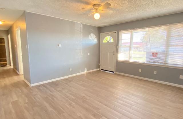 Handyman Special $0 First Month's Rent / “You fix, you SAVE BIG!!” Contact Diane for details: 806 704-3055 ext 2 Gallery 4