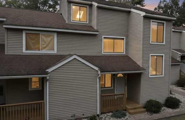 3315 Windermere Drive - 3315 Windermere Drive, Saw Creek, PA 18324