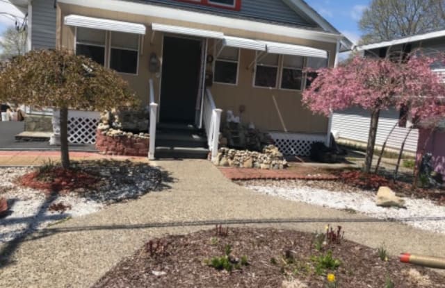 40 Edgewater Ave - 40 Edgewater Avenue, Worcester County, MA 01545