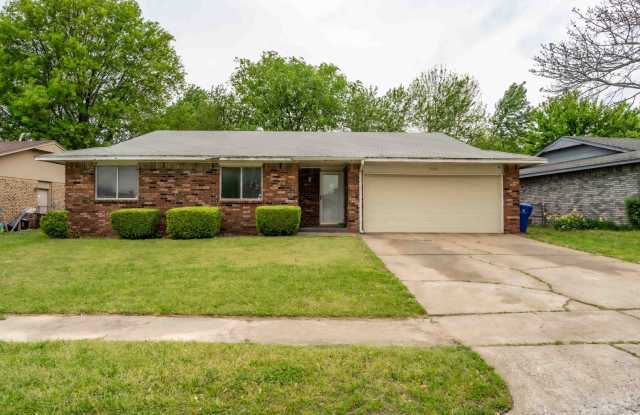 4 Bed / 2 Bath in Broken Arrow! - 1686 South Pecan Avenue, Broken Arrow, OK 74012