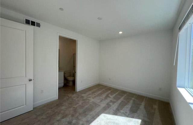 709 Sonia Gallery 3