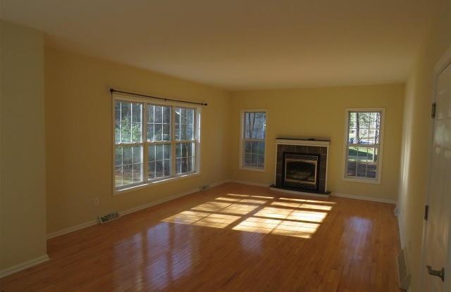 656 Stark Terrace Gallery 4