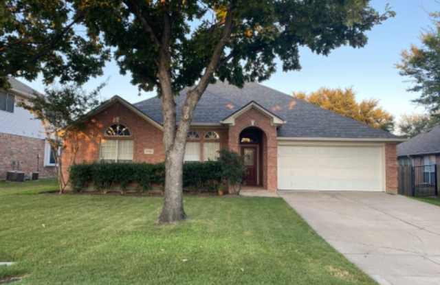 1702 Clover Hill Rd - 1702 Clover Hill Road, Mansfield, TX 76063