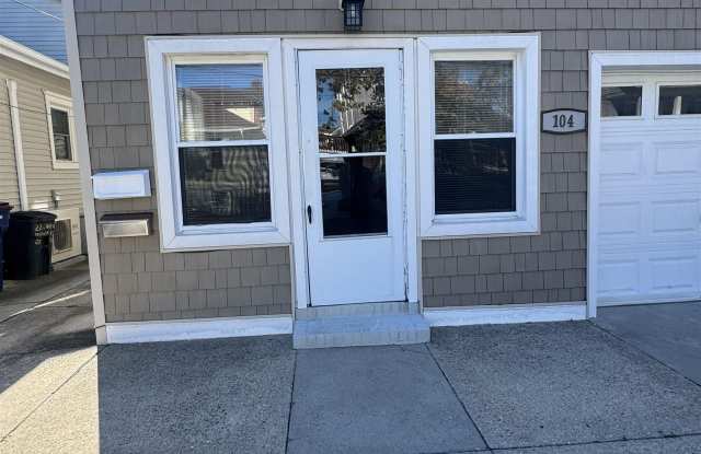 104 N Cambridge Gallery 1