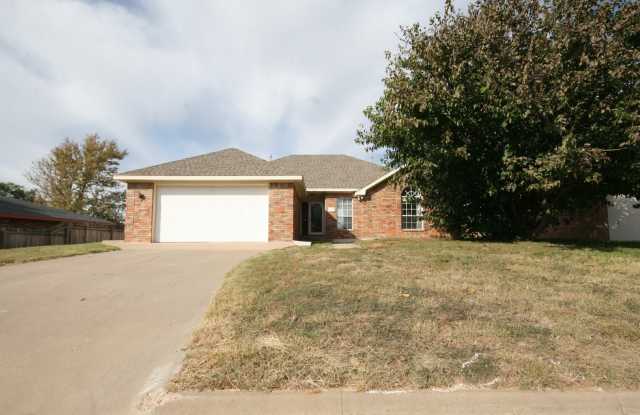4 Bed Brick Home! Zia School District! - Pets Welcome!!! - 1316 Concord Road, Clovis, NM 88101