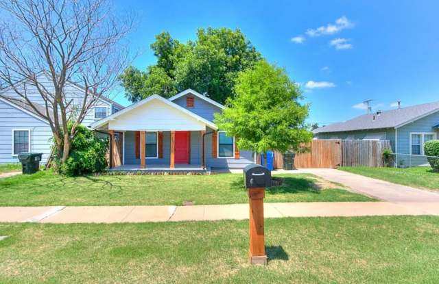Fully Remolded 2bed/2bath with a Versatile 3rd Bedroom Available in Norman! photos photos