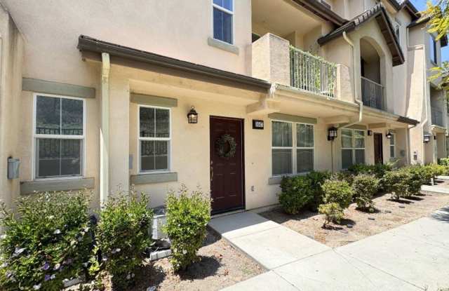 Beautiful Tri-Level 3BD/2BA Townhome in Greystone at Eastlake – Eastlake Chula Vista photos photos