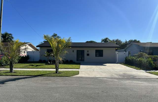 156 NW 15th Court photos photos