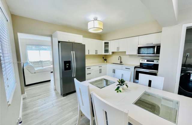 1002 S 27th Ave photos photos