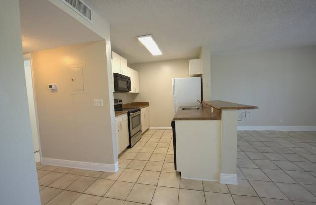 1523 Meadows Circle W Gallery 4