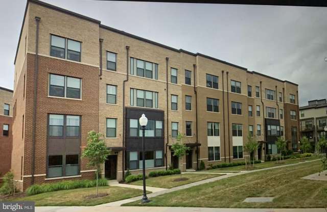 15 SILVERWAY DRIVE - 15 Silverway Dr, Herndon, VA 20170
