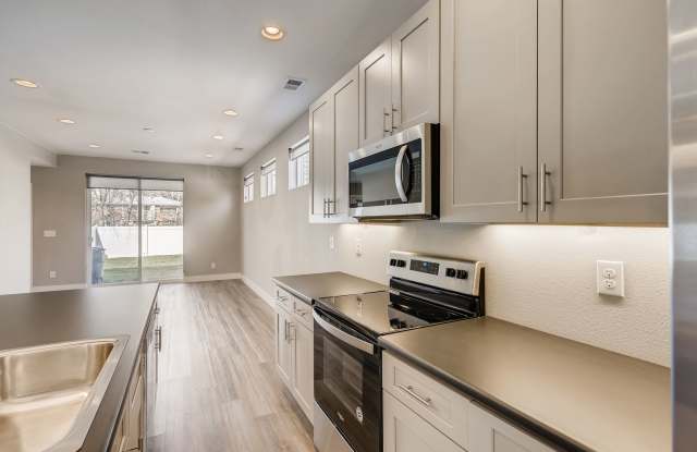 Beautiful 3-Bedroom Duplex Available in West Denver Gallery 3