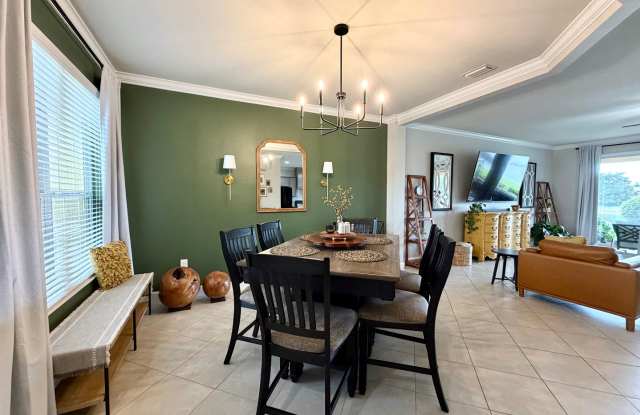 Spacious Townhome in Central Location! Gallery 4