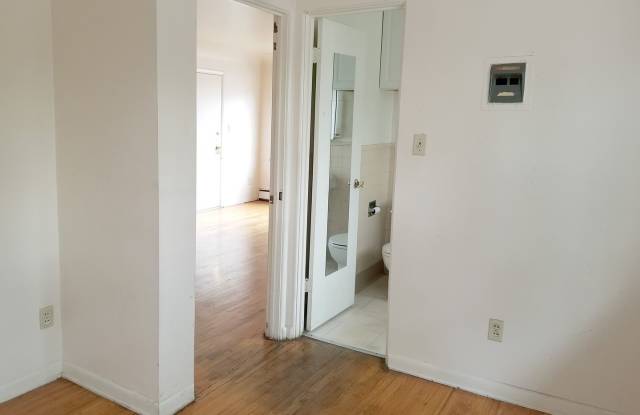 * Great location off Montview and Elmira, close to shopping, parks and restaurants Gallery 3