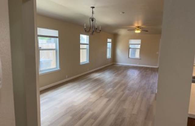 Charming 3 bedroom - Available now!! photos photos Charming 3 bedroom - Available now!! photos photos