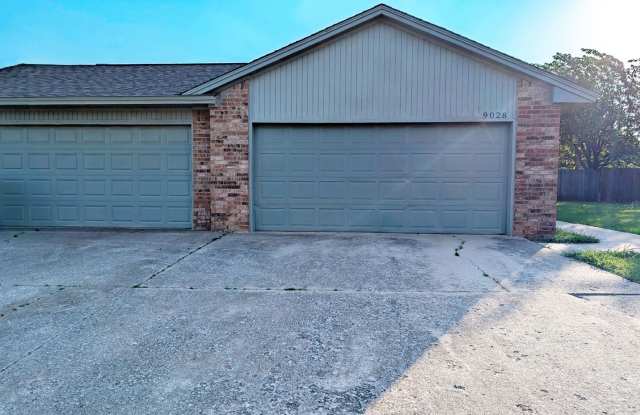 2/2 Duplex with Garage and Private Yard in Putnam City North photos photos